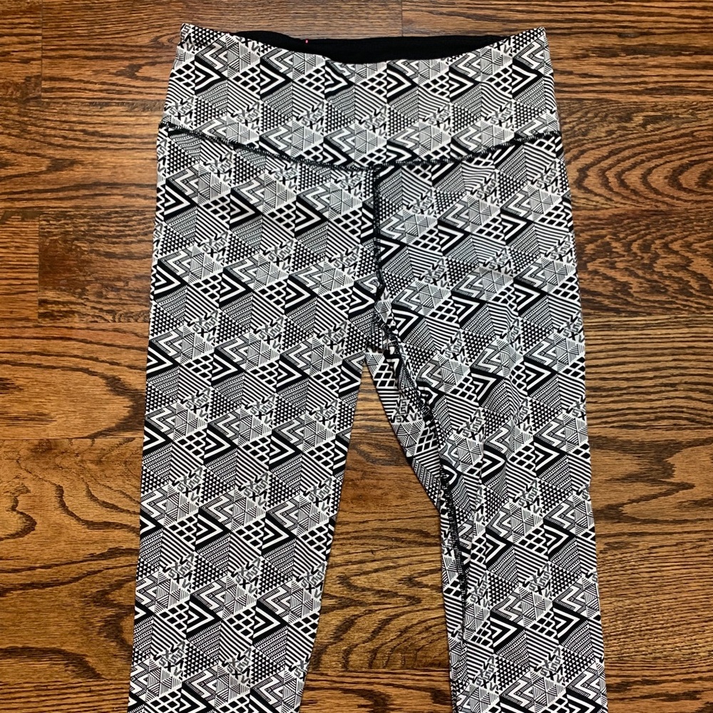 Victoria’s Secret Sport Crop Leggings